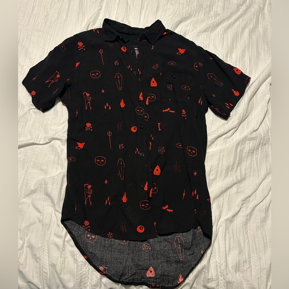 Hot Topic Black and Red Casual Button Down Shirt
